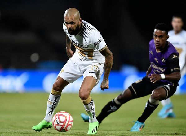 Dani Alves debuta y asiste para agónico empate de Pumas - Fútbol Internacional - ABC Color