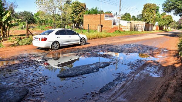 J. Augusto está minada de calles rotas, zanjas peligrosas y basura