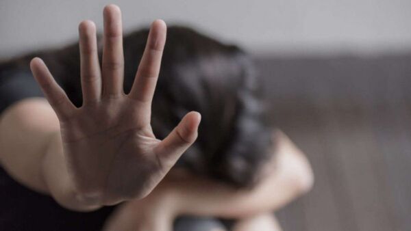 Golpeó a su pareja con una escoba y quedó detenido