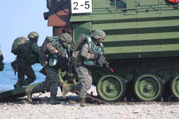 Taiwán realiza ejercicios militares ante un posible ataque de Pekín - San Lorenzo Hoy