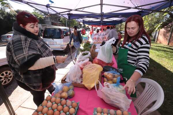 Mujeres emprendedoras realizan feria por el Día de la Amistad en el Centro Ciudad Mujer - .::Agencia IP::.