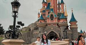 La Nación / Hijo de Miguel Almirón disfrutó de Disneyland París