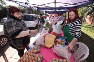 Mujeres emprendedoras realizan feria por el Día de la Amistad en el Centro Ciudad Mujer