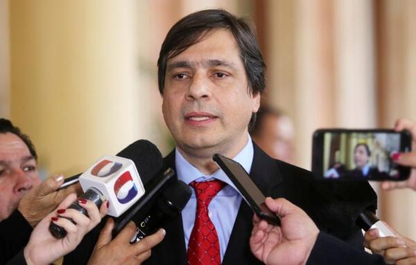 Irregularidades en contratos y negligencias médicas en cuestionario para Bataglia