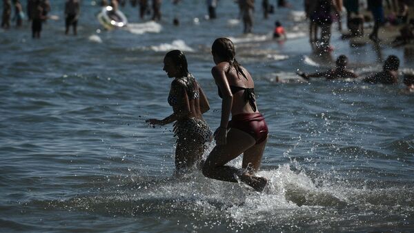 Estrías y celulitis: Defienden variedad de cuerpos en la playa