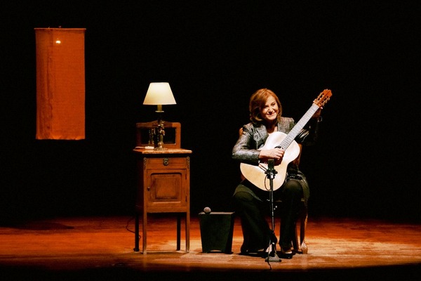 Una ovacionada Berta Rojas ofrece esta noche su último concierto en Asunción •