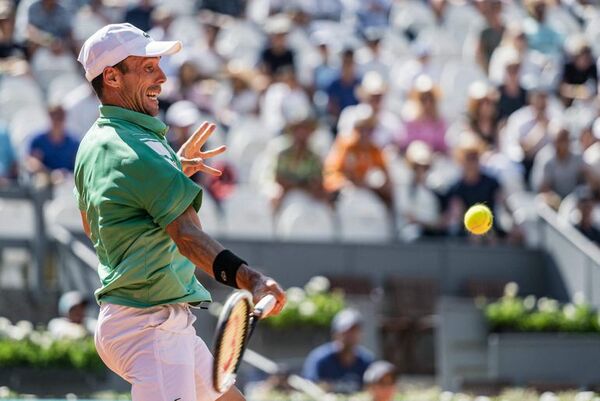 Bautista vence a Ramos y pasa a la final en Kitzbühel - Tenis - ABC Color