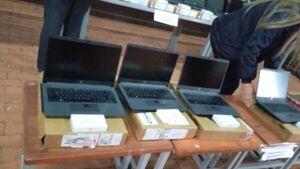 Diputado Juancho Acosta entregó notebooks para 5 instituciones