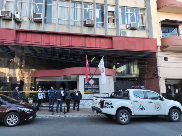Narcopastor: declaran ante la Fiscalía funcionarios de Migraciones - Policiales - ABC Color