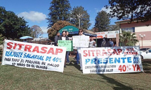 Trabajadores de salud de Alto Paraná exigen reajuste salarial del 40%
