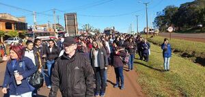 Trabajadores de la salud marchan a favor de un reajuste salarial del 40% - ABC en el Este - ABC Color