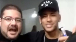Crónica / [VIDEO] El día en que Neymar posó con la casaca de Resistencia