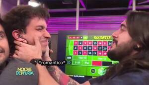 Crónica / [VIDEO] ¿Panelistas de TV se besaron para pagar apuesta?