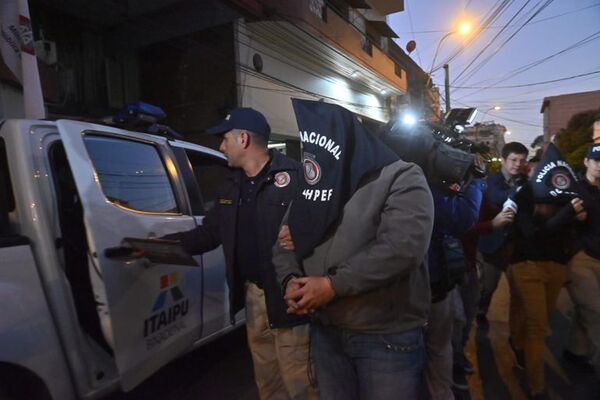 Narcopastor: imputan a funcionarios de Migraciones - Nacionales - ABC Color