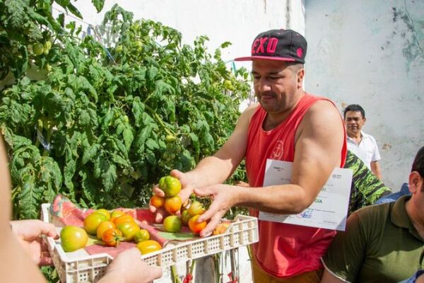 Internos de Tacumbú se gradúan como expertos en Huerta Orgánica