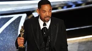 Cuatro meses después de la bofetada de los Óscar, Will Smith se disculpa de nuevo