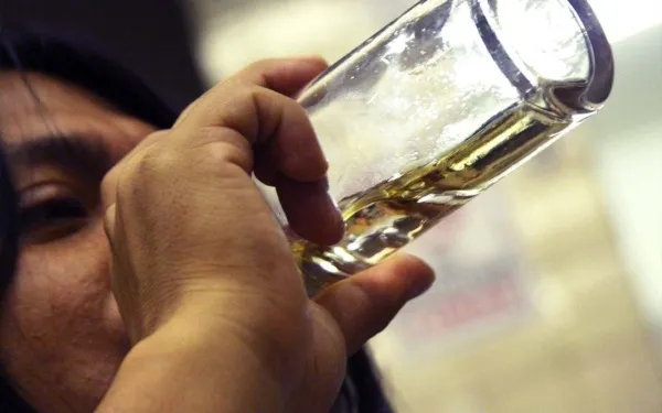India: más de 40 personas murieron por consumo de alcohol adulterado