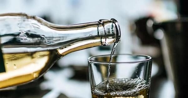 Más de 40 muertos en India por consumo de alcohol adulterado