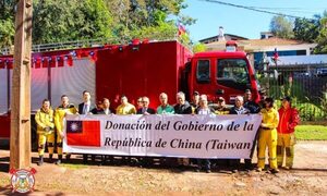 Bomberos de CDE reciben móvil para combatir incendios de elementos peligrosos