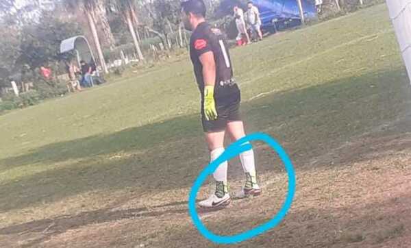 ¡Insólito! Equipo de fútbol pierde puntos porque el arquero tenía sus medias joa