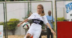 La Nación / Belén Rivas, la periodista que juega al fútbol y divierte en Tiktok