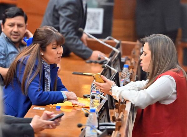La fiscala general Sandra Quiñónez debe irse vía juicio político, ratifican - Política - ABC Color