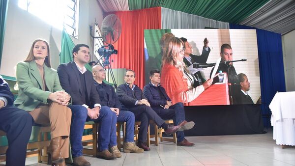 Efraín especula sobre chapa y Burt anunciará a una mujer como dupla