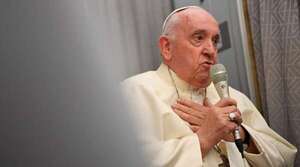 Papa Francisco asegura que hubo un “genocidio” en escuelas residenciales de Canadá | 1000 Noticias
