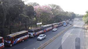 Crónica / Camioneros lograron rebaja de combustible y levantaron el paro