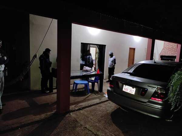  FAMILIA FUE BLANCO DE UN VIOLENTO ASALTO CUANDO LLEGABAN A SU CASA 