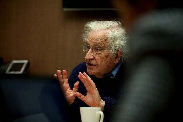 Noam Chomsky, referente intelectual de la izquierda afirmó que «La cultura totalitaria en EEUU es peor que en la antigua URSS»