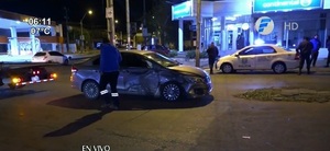 Semáforo intermitente ocasiona accidente en Asunción | Noticias Paraguay