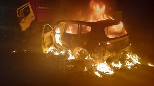 Choque frontal e incendio de camioneta dejó dos muertos