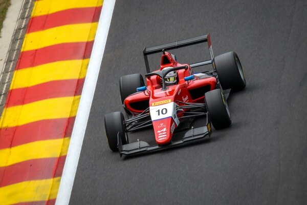 Joshua Duerksen mejoró su imagen en la segunda carrera en Spa-Francorchamps de Bélgica