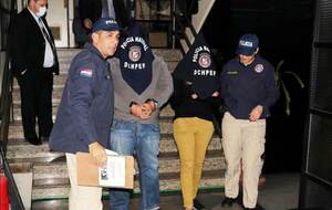 Fiscal imputa a funcionarios por ingreso del pastor José Insfrán •
