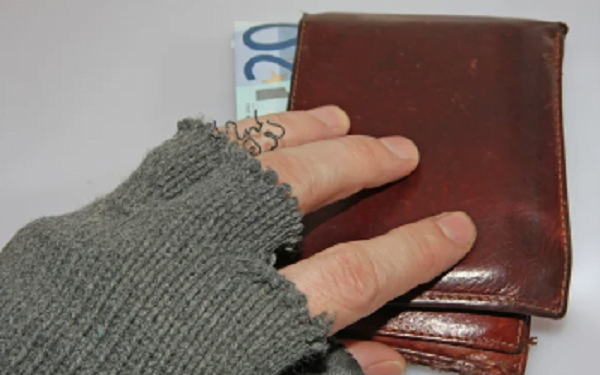 Fingió estar enfermo para ingresar a un hospital y robar la billetera de una doctora - Noticiero Paraguay