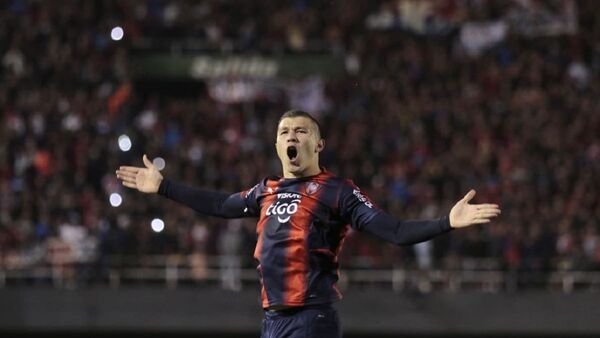 Cerro Porteño gana ante una multitud y completa la fiesta en el Este