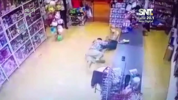 Depravado sexual atacó a dos mujeres en distintos comercios - SNT