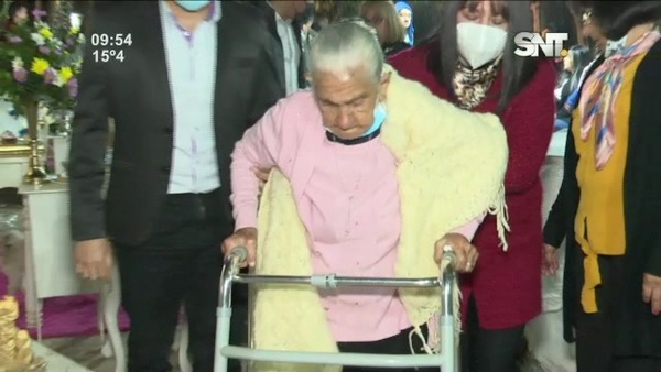 Abuelita cumplió 100 años y asegura que la alimentación es la clave de todo - SNT