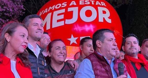 La Nación / Cartes y Peña celebraron el día de la amistad con dirigentes de Asunción y Central