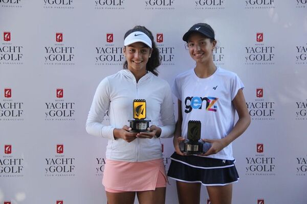 Las chicas campeonas en singles y dobles en el Yacht - Polideportivo - ABC Color