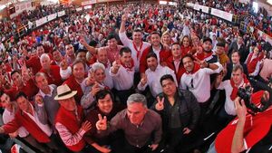 Oficialismo mide pasos tras impacto de EEUU y cartismo reagrupa tropas