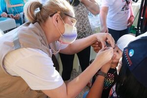 Realizan jornada de vacunación contra sarampión, rubeola y poliomielitis en Barcequillo - .::Agencia IP::.