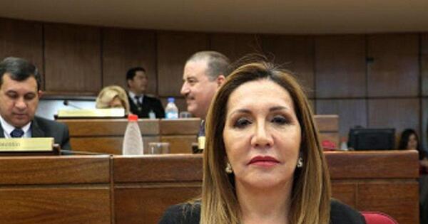 Hallan muerta a la senadora Zulma Gómez en el lago Acaray