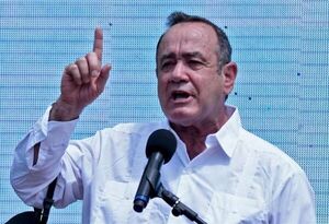 Militares repelen posible ataque contra comitiva de presidente de Guatemala