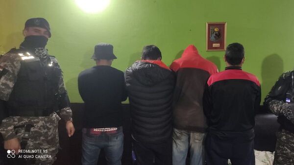 Borrachos quisieron sacarse fotos sobre motos de los Lince y acabaron en el calabozo