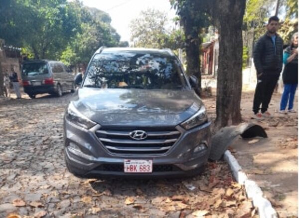 Joven que caminaba por la vereda pierde la pierna tras ser embestido por una camioneta - Nacionales - ABC Color