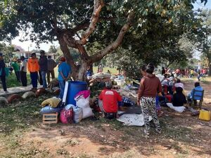 Sintierras ocupan una plaza de Capiatá y vecinos piden intervención de autoridades - Nacionales - ABC Color