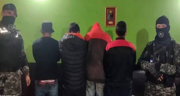 Crónica / Ka'ure quisieron sacarse fotos en moto de Linces y terminaron presos