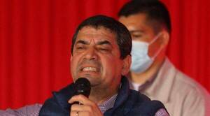Crónica / [VIDEO] Hugo Velázquez quiso cantar pero le dijeron "¡yyyy fueeeeera!"